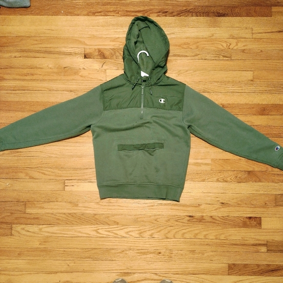 Hoodies, sweatshirts, windbreakers, and adidas pan - Picture 3 of 8